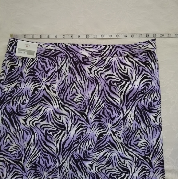New 🎀 Purple Zebra print skorts - Picture 2 of 8